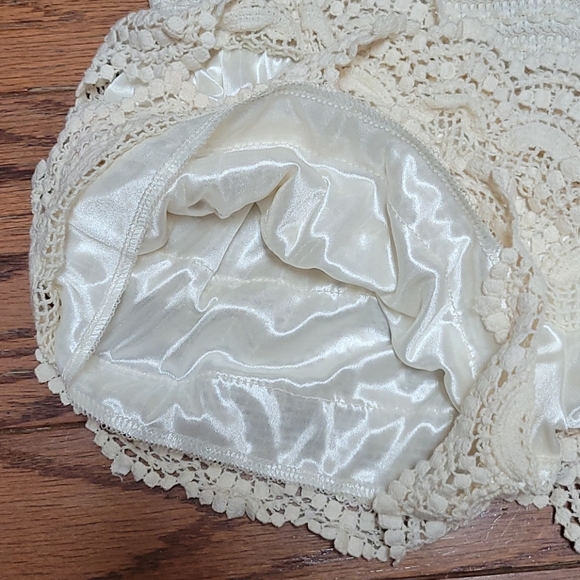 ZANZEA fits ladies small Ruffled Shorts- OFF-WHITE - Picture 3 of 5